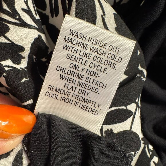 ❤️* BLACK & WHITE PRINT Hi-Lo TOP  LARGE - Picture 5 of 7